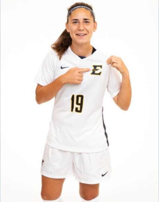 Andjela Kricak<h5>Midfielder / Defensive Midfielder</h5>